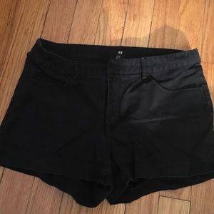 H&M Size 6 Black Shorts